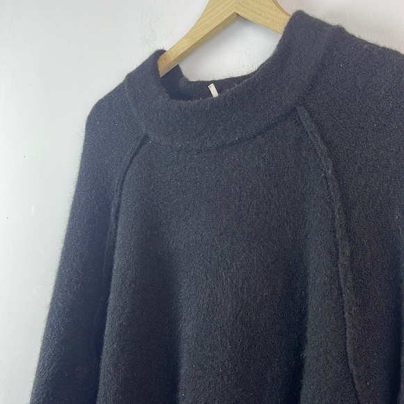 Free People Afterglow Mock Neck Oversized Pullover Sweater Size Small - Picture 3 of 8